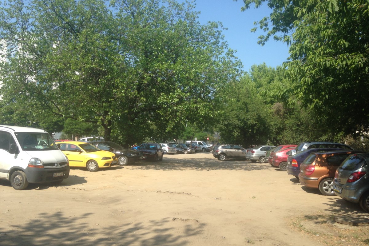 Dziki parking przy ul. Męcińskiej