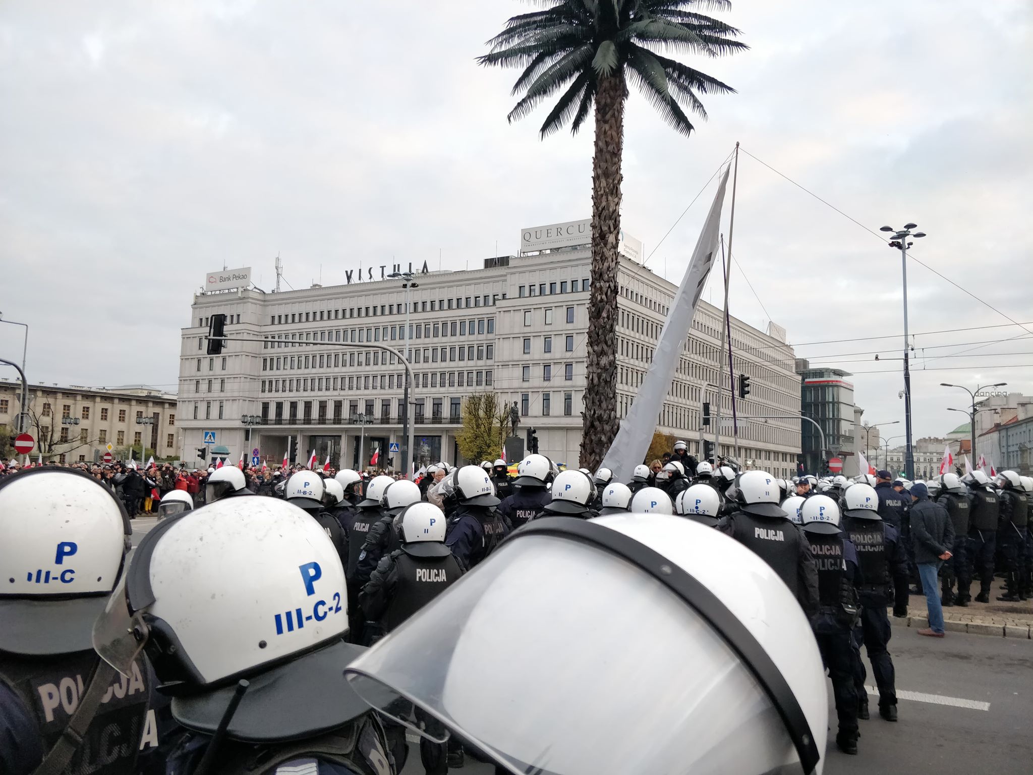 Kontrmanifestacja Obywateli Rp Rozwi Zana Policja Usuwa Manifestant W