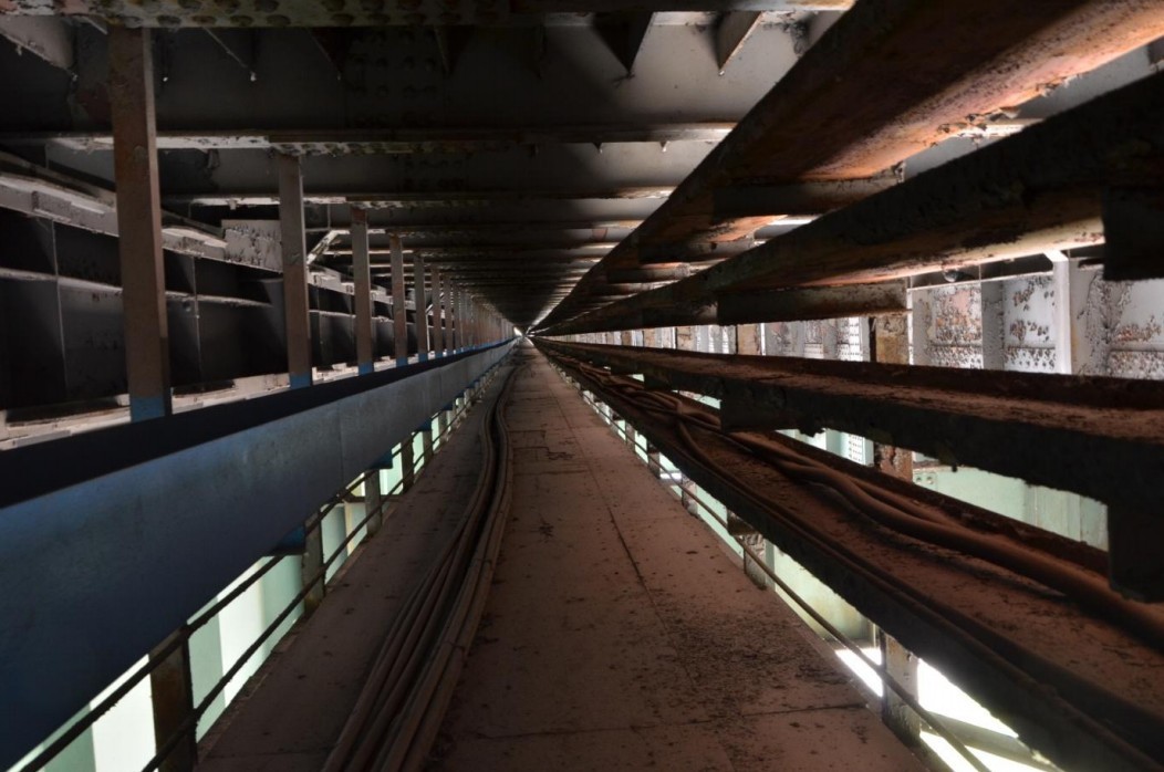 Kable światłowodowe pod Mostem Łazienkowskim. Fot. ZDM