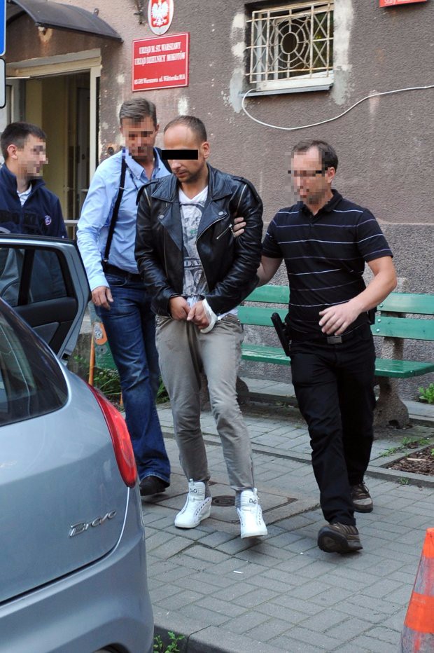 Dariusz K. wyprowadzany z prokuratury. Fot. plotek.pl