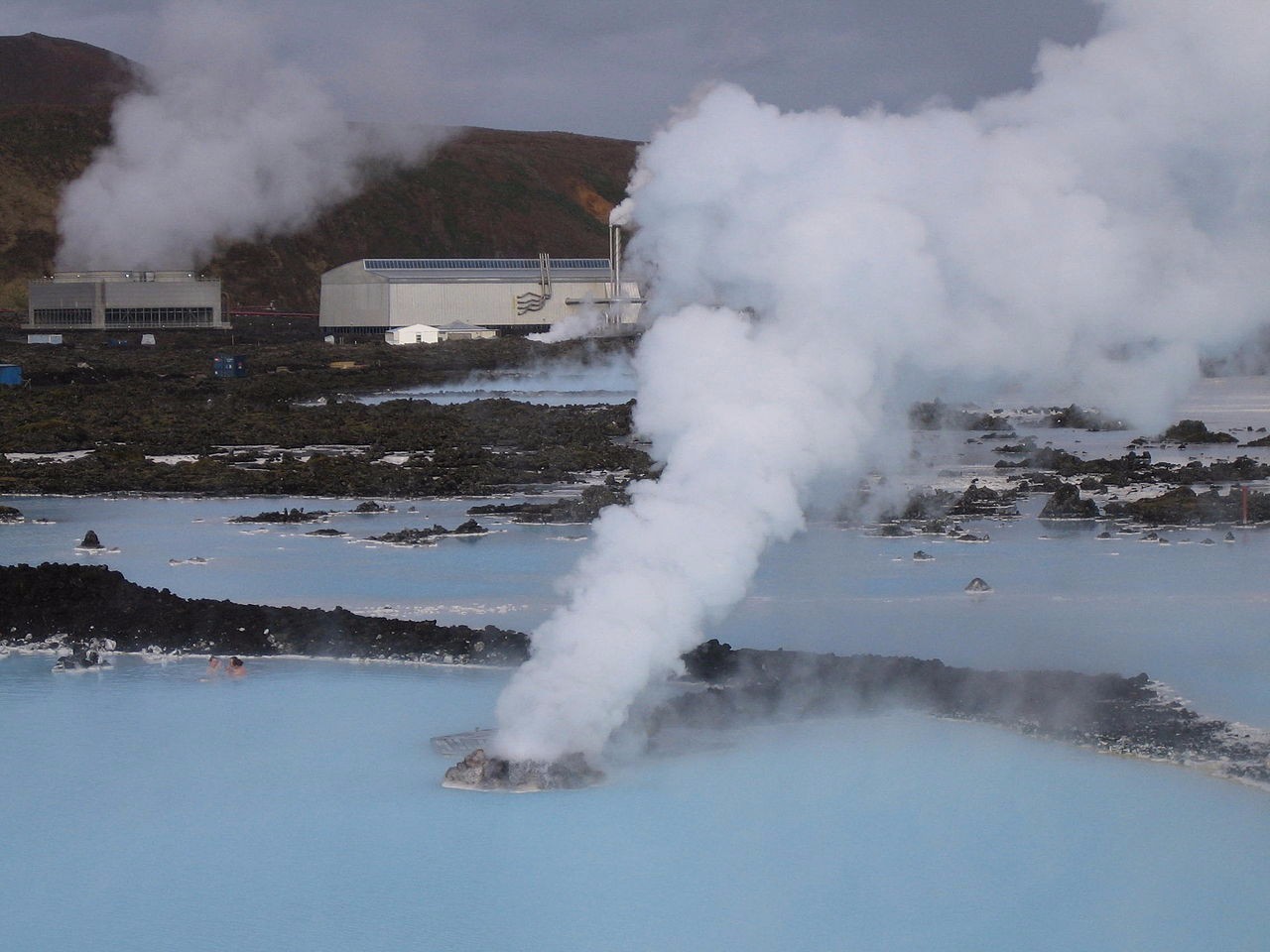 Elektrownia geotermalna Svartsengi fot. Wikipedia