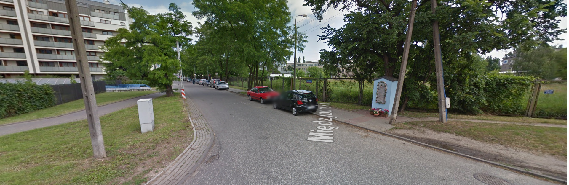 Róg Międzyborskiej i Kakowskiego, 2014 rok. fot. Street View