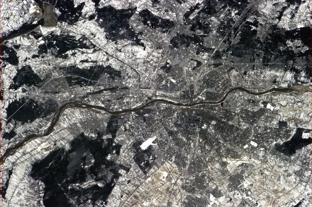 Warszawa z kosmosu zimą Fot. Chris Hadfield
