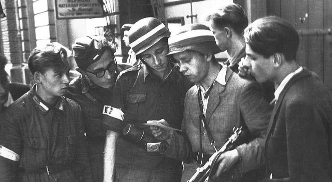 Młodzi żołnierze Armii Krajowej