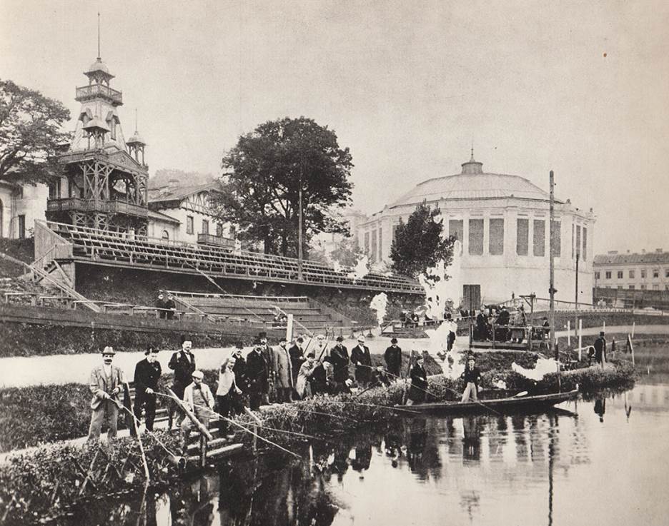 Tereny Warszawskiego Towarzystwa Cyklistów na Dynasach, widoczna rotunda, w której wystawiana była Panorama Tatr. Fot. Wikipedia