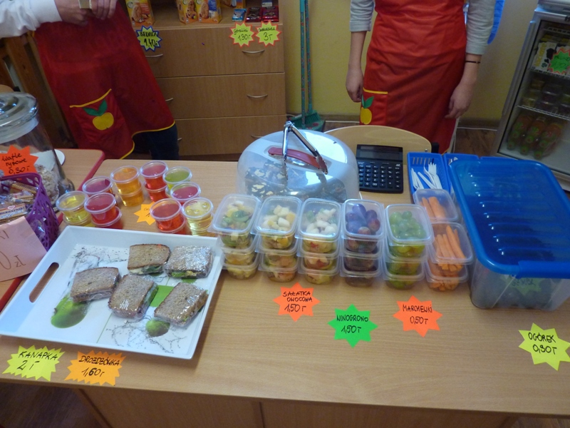 Zdrowy sklepik szkolny. Fot. Zespół Szkolno-Przedszkolny nr 2 w Legionowie