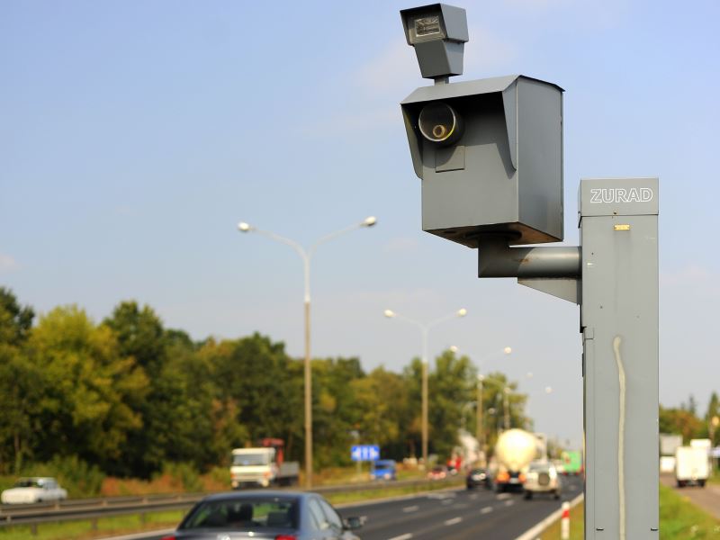 Fotoradar w Markach pod Warszawą. Fot. Cezary Piwowarski / Wikipedia