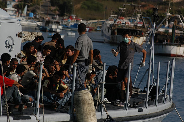 Nielegalni imigranci. Fot. Sara Prestianni / Wikimedia Commons
