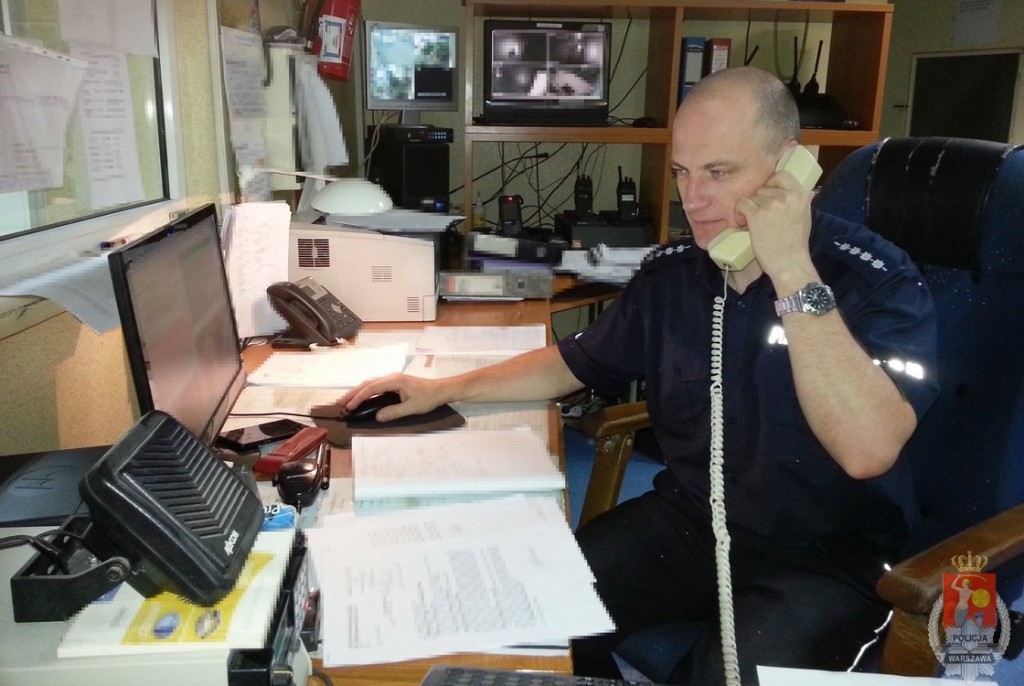 Oficer Dyżurny asp. szt. Jacek Wąsowski / fot. Policja