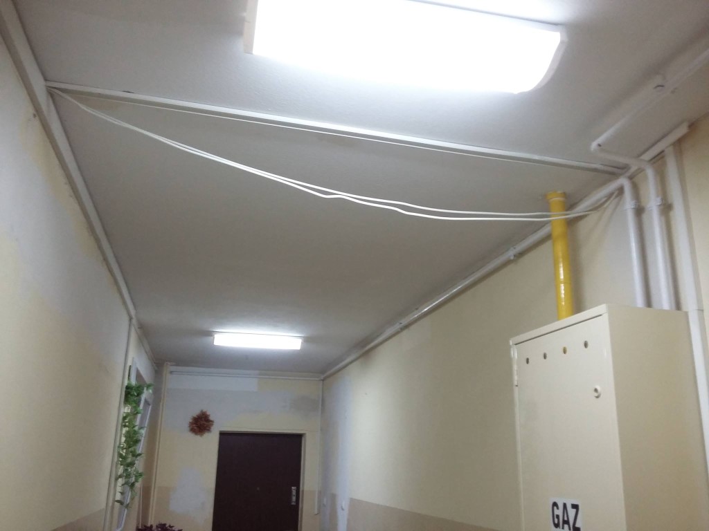 fot. Anna Gruz 7 m-cy czekania na gaz..nie dosc że zrobili mi kilka niepotrzebnych dziur, wywalili rury naścianie i kafelkach, to jeszcze to ! A ja się dziwiłam, czemu upc wariuje.. Polska!