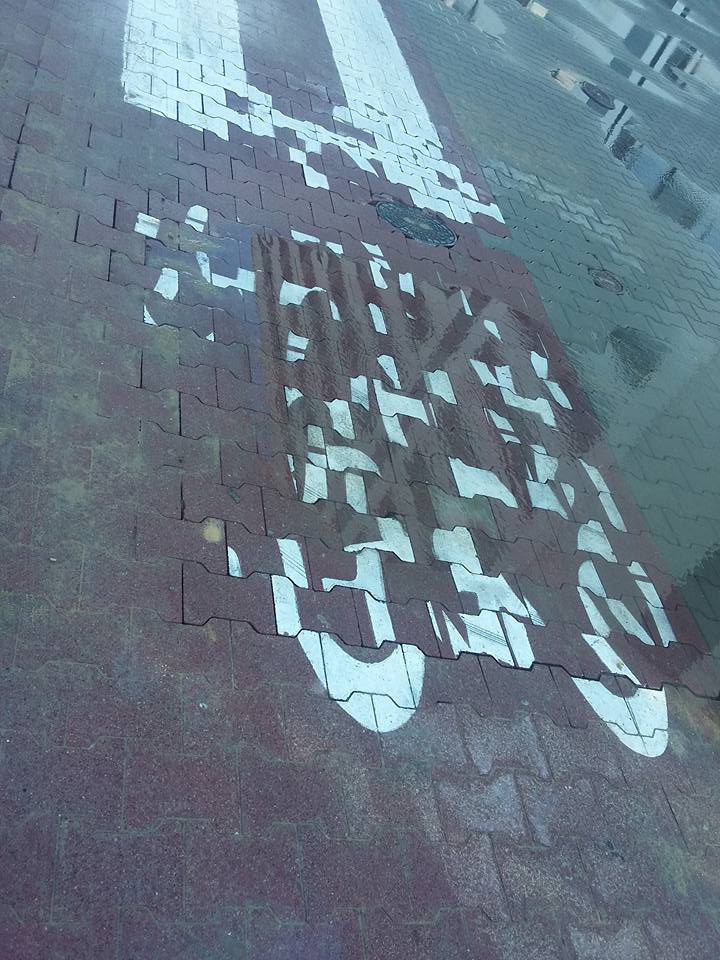 fot. Anna Gruz Dziś rano zapadła się część ulicy. A oto jak to naprawili. Ścieżka rowerowa..........