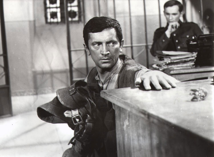 Marian Kociniak w kadrze z filmu "Jak Rozpętałem II Wojnę Światową"