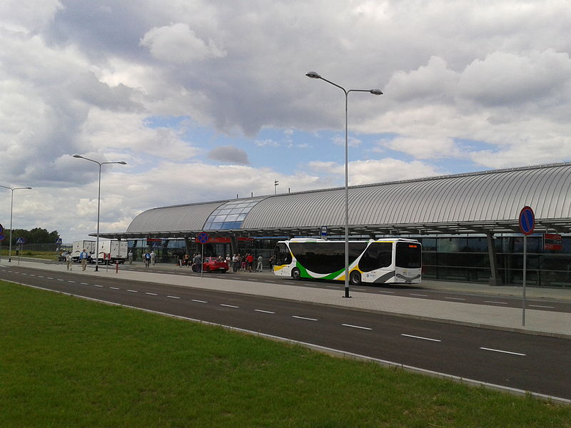 Terminal pasażerski Modlin. Fot. Hubert Śmietanka / Wikipedia