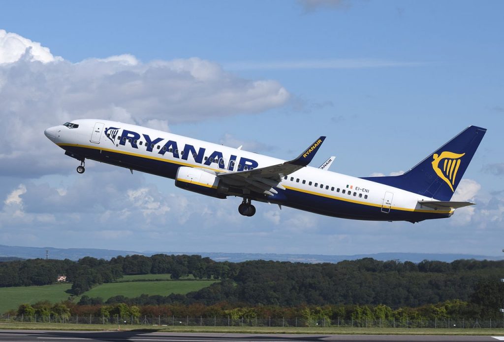 Boeing 737 linii Ryanair. Fot. Adrian Pingstone / Wikipedia