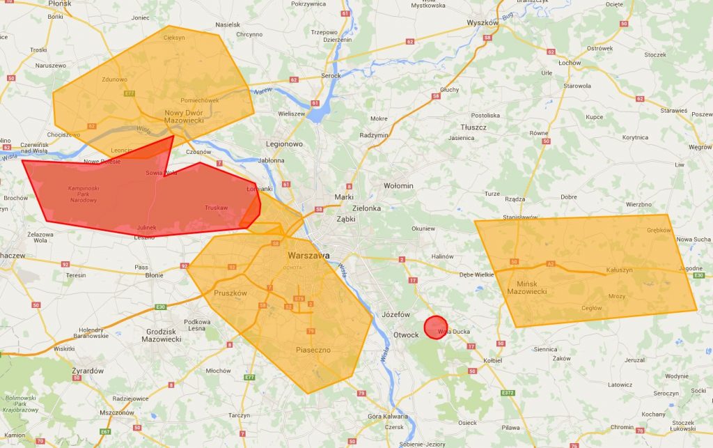 Zrzut ekranu z aplikacji. Na żółto zaznaczone są obszary, gdzie wymagane jest zezwolenie. Na czerwono zaznaczono obszary, gdzie obowiązuje całkowity zakaz lotów.