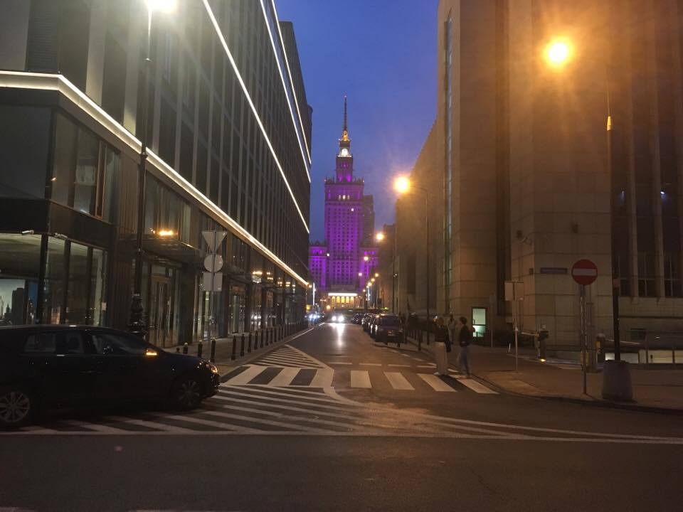 Pałac Kultury podświetlony na różowo - 1 października 2016 /Fot. Warszawa w Pigułce