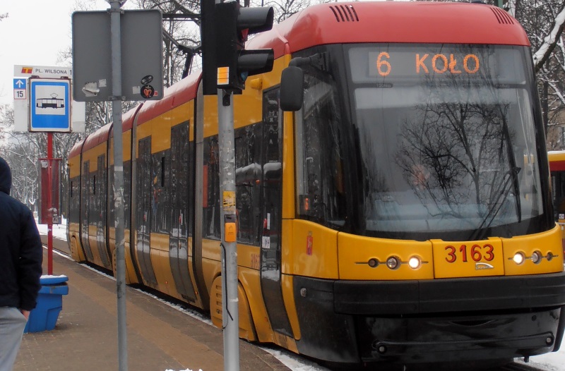 Tramwaj linii 6. Fot. Mikiapole3, warszawa.wikia