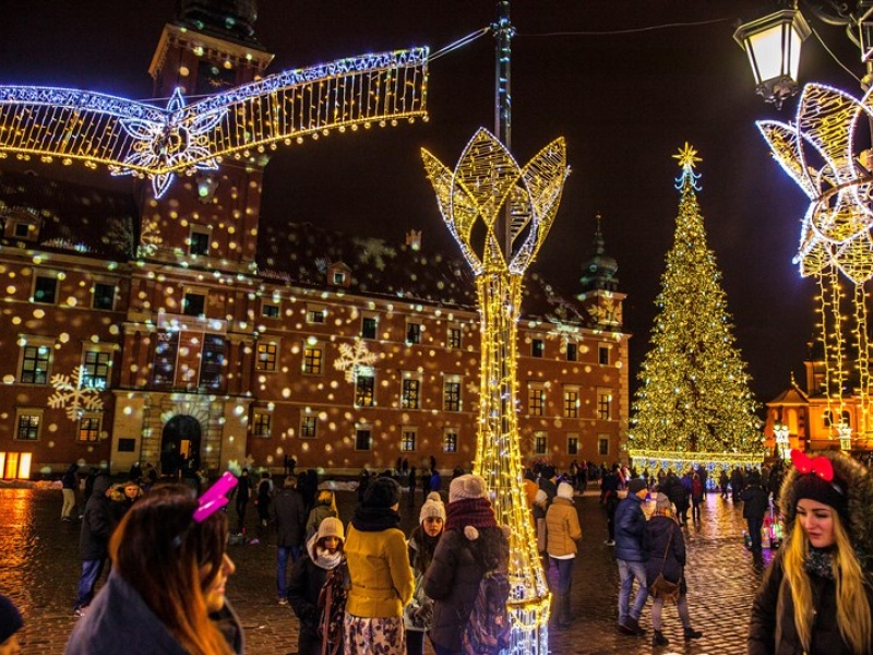 Nie przegap dzisiejszego wydarzenia. Warszawa włącza świąteczne iluminacje. Sprawdź, co rozbłyśnie i o której godzinie