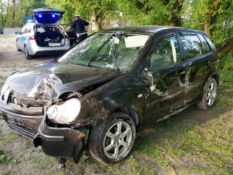 Samochód przewrócił się na bok Warszawa W Pigułce