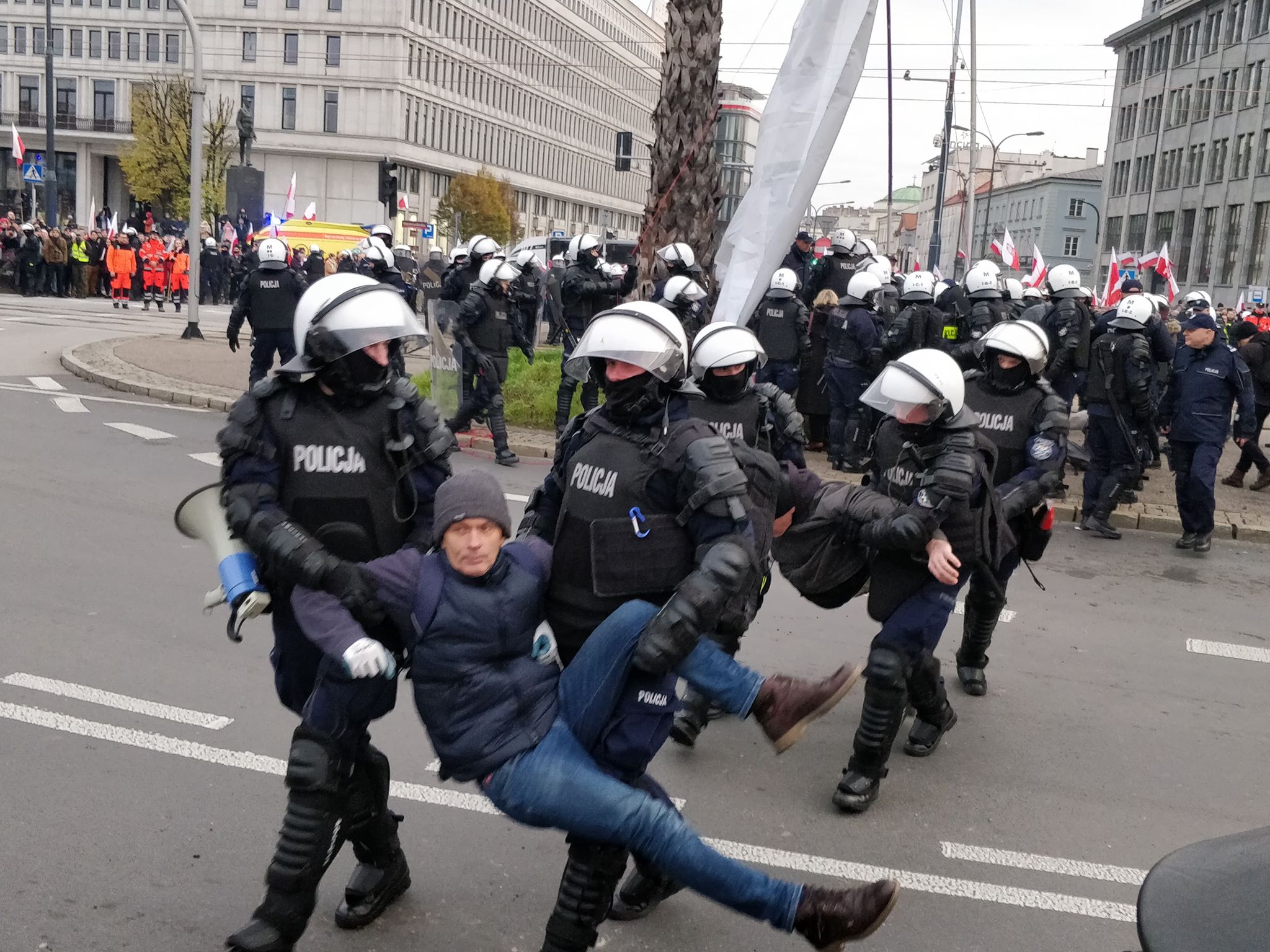 Политическая полиция. Полиция Польши. Польский полицейский. Форма полиции Польши. Униформа полиции Польши.