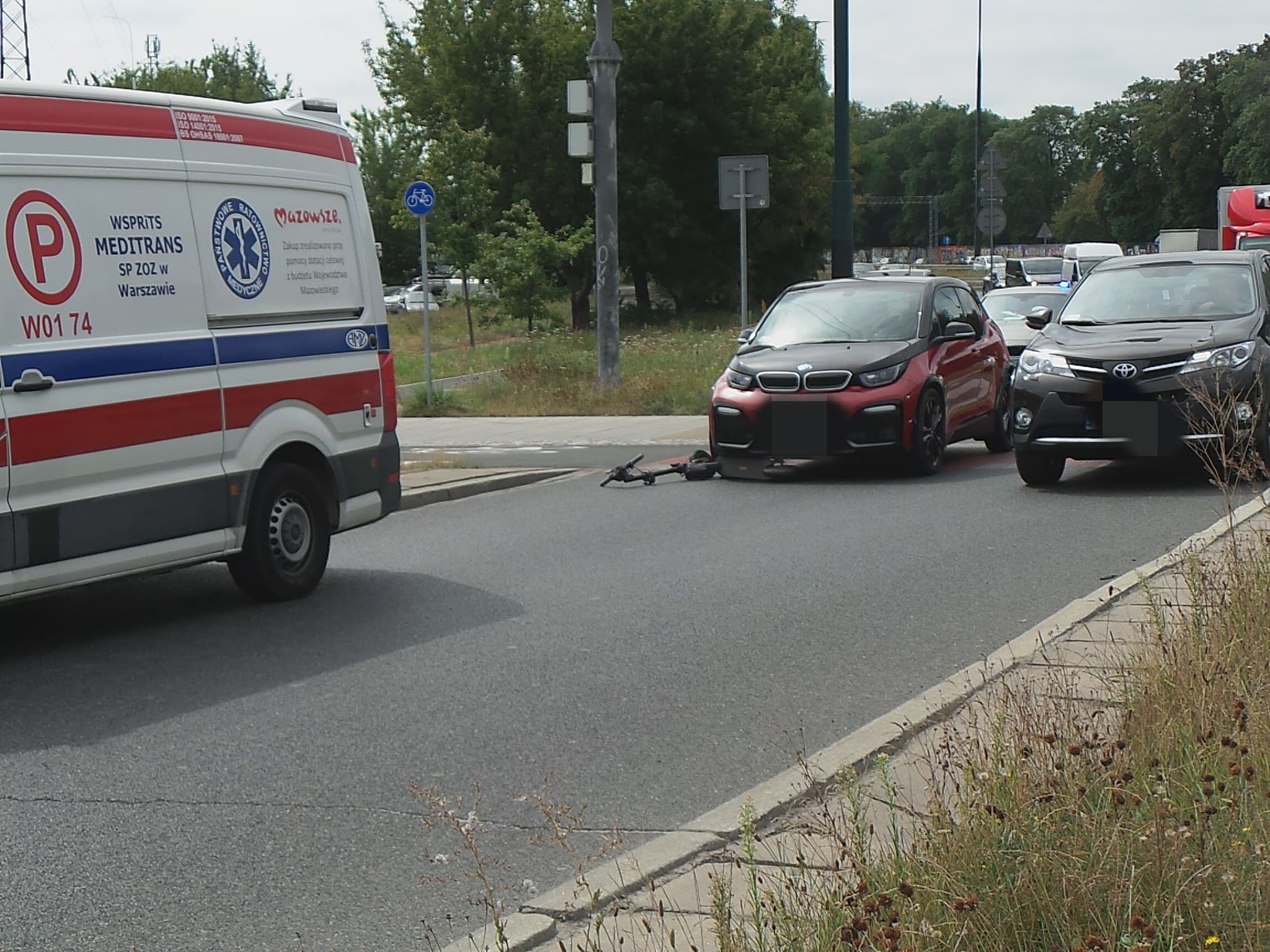 Kierująca elektrycznym BMW potrąciła mężczyznę na