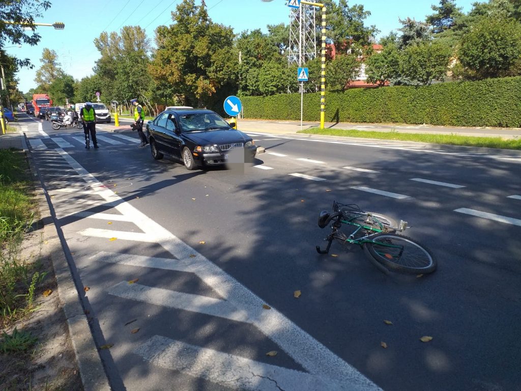 Czy Na Każdym Skrzyżowaniu Wyprzedzanie Rowerzysty Jest Zawsze Zabronione Potrącenie rowerzysty na przejściu dla pieszych. Stan mężczyzny jest