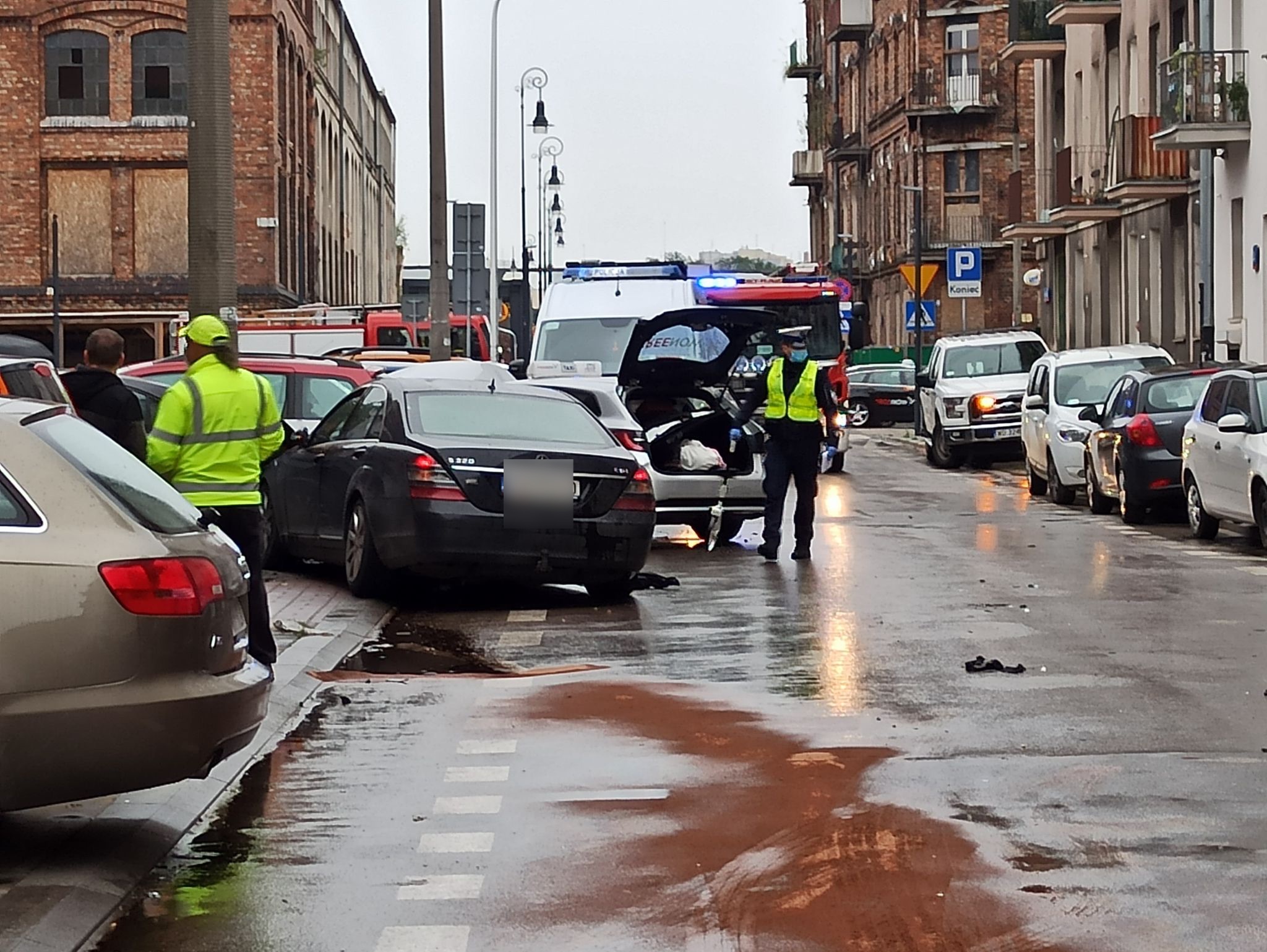 Wypadek na Pradze. Jeden kierowca uciekł z miejsca