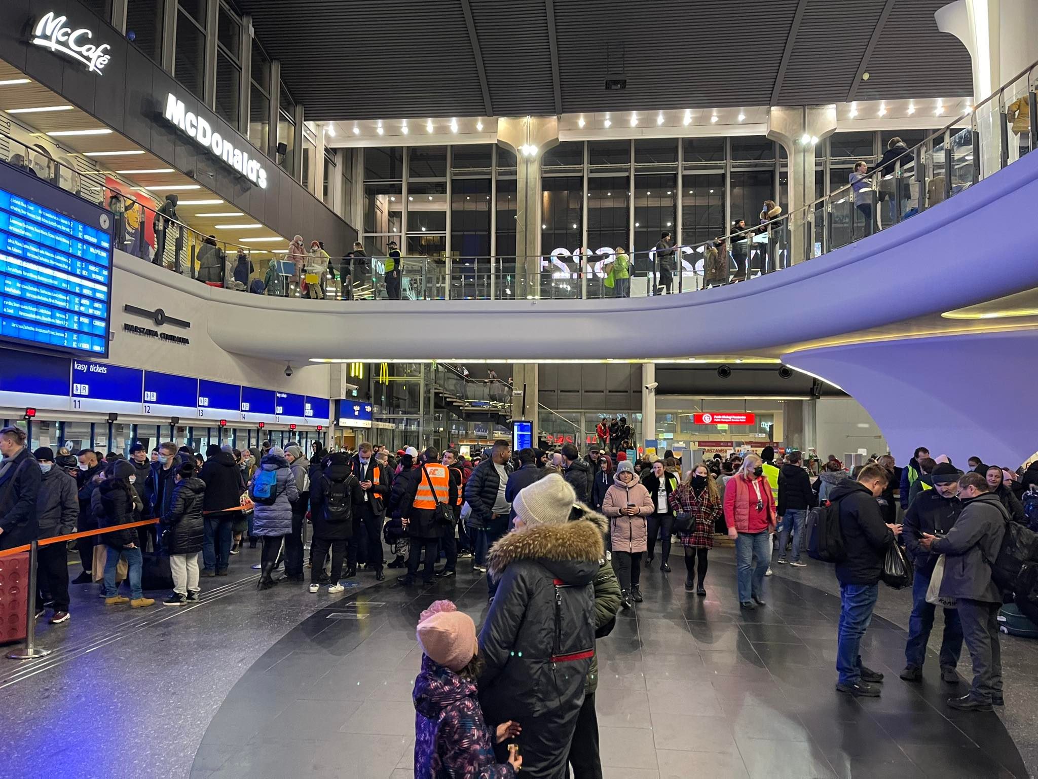 Atak na Dworcu Centralnym. Kobieta podpaliła włosy pasażerce [Rysopis sprawczyni]