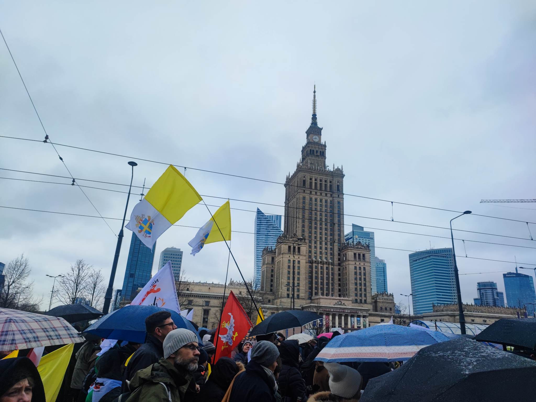 Czoło Marszu Papieskiego jest na Placu Zamkowym, ogon jeszcze na Królewskiej! Ogrom ludzi!