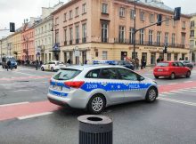 Policyjny radiowóz w Centrum Warszawy. | Fot. Warszawa w Pigułce.