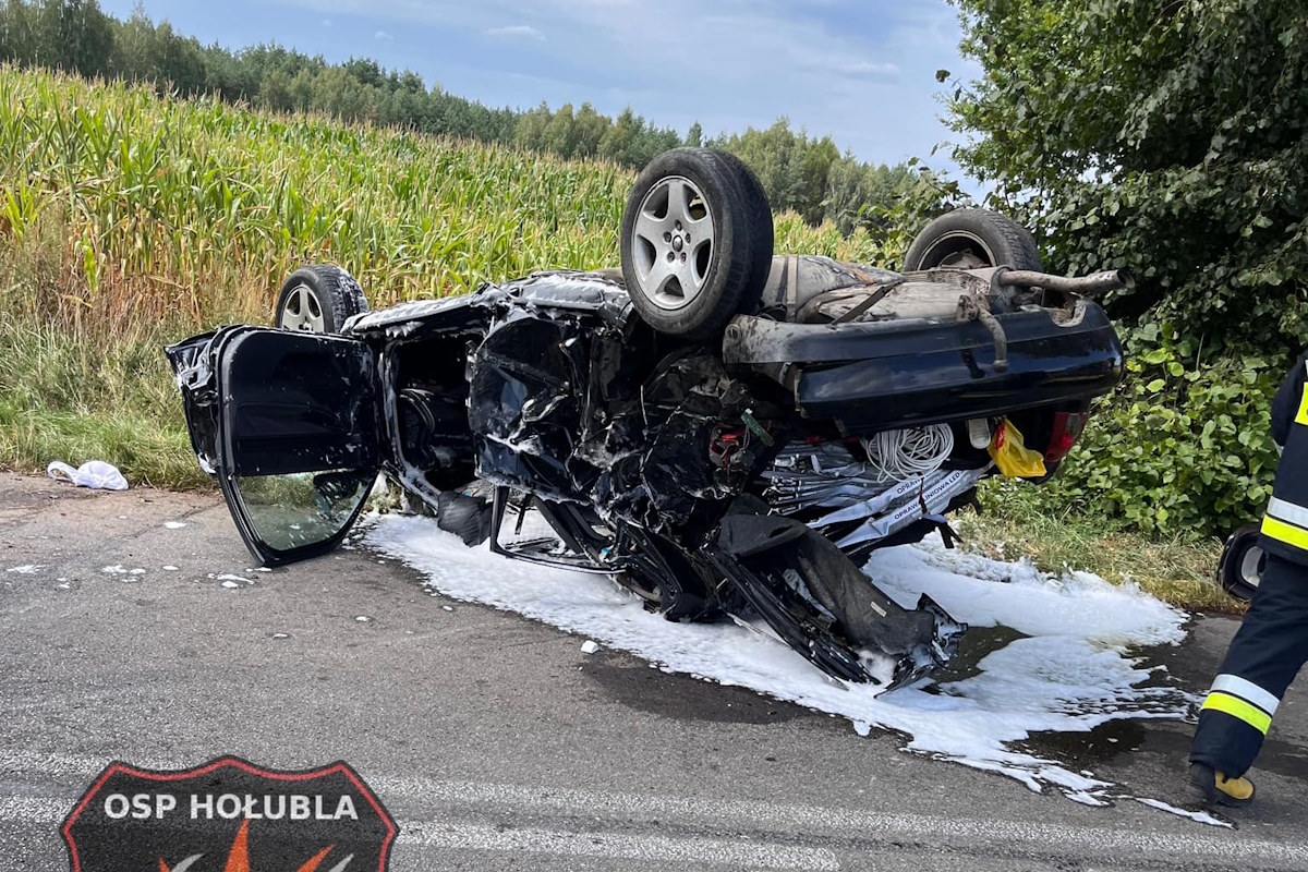 Samochód Na Dachu, Jedna Osoba Nie żyje, 4 Ranne W Tym Dzieci ...