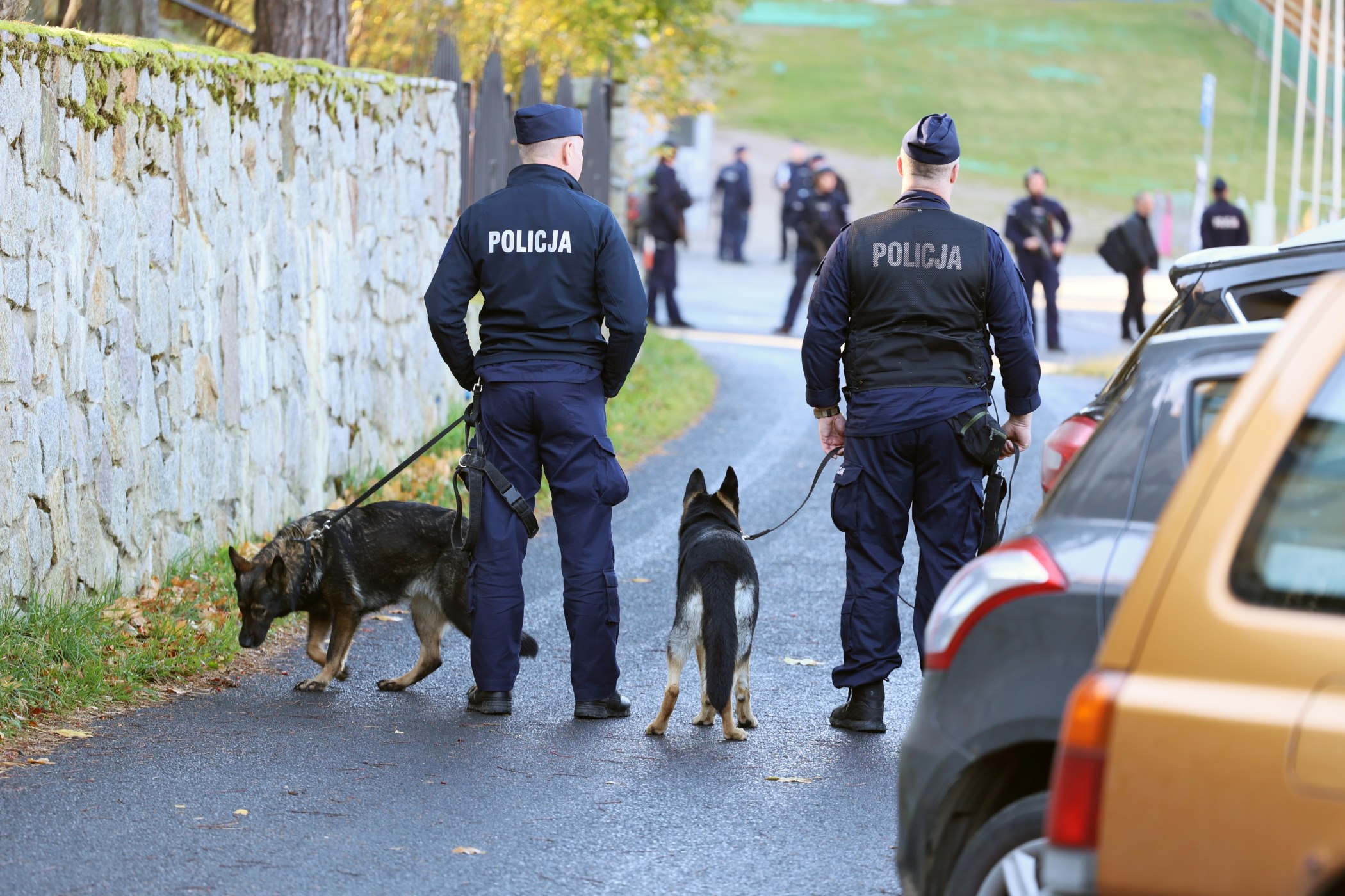 Tysiące dzieci ewakuowanych. Dwie fale alarmów bombowych w warszawskich szkołach i przedszkolach