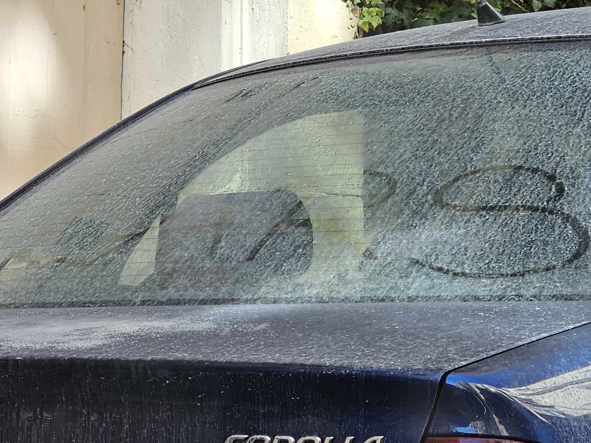 Niebo nad Warszawą może zmienić kolor. Nalot na autach. Uważaj, co robisz