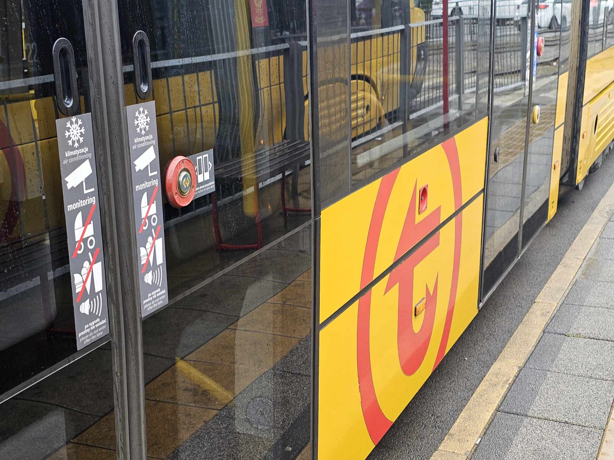 Zderzenie tramwajów na Bielanach. Wielu poszkodowanych, duże utrudnienia w ruchu