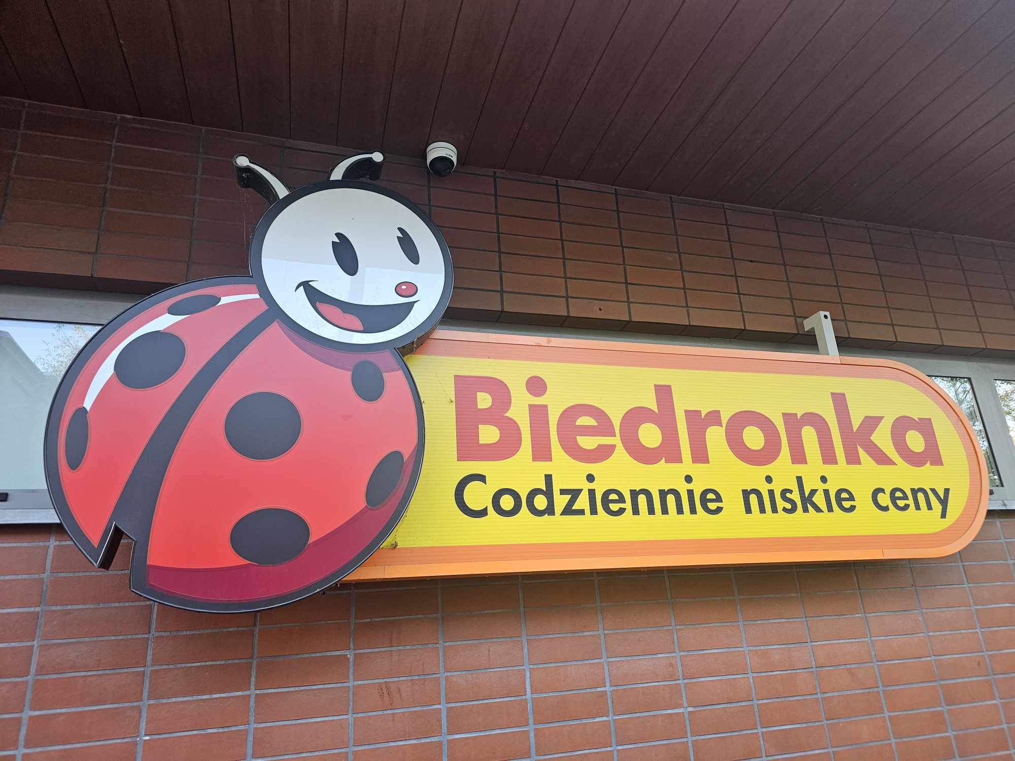 Biedronka ruszyła z mocną promocją. Powerbank za 1 zł przy zakupie większego modelu