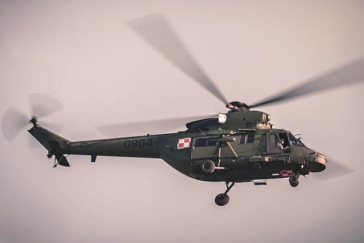 Co lata nad Grochowem? Mieszkańcy zaniepokojeni, sypią się pytania na social media