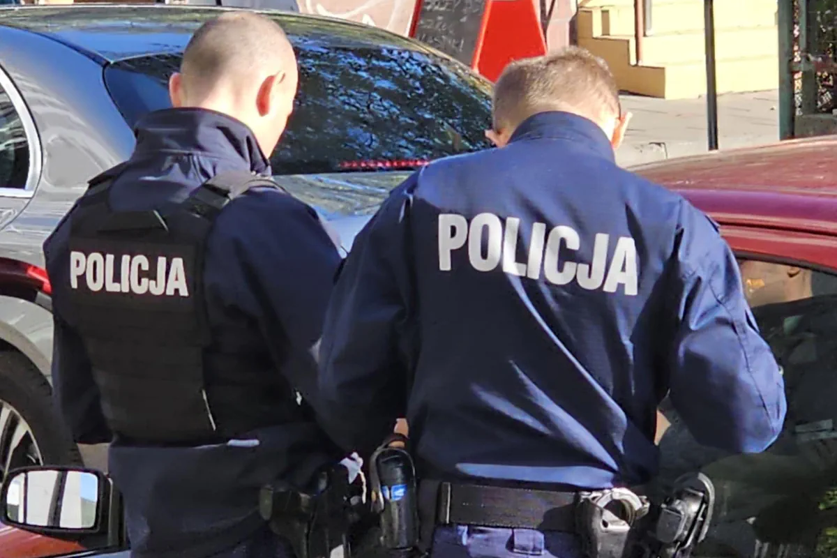 Policja pod Trybunałem Konstytucyjnym w Warszawie. Zamknięta brama i spór o nowych sędziów