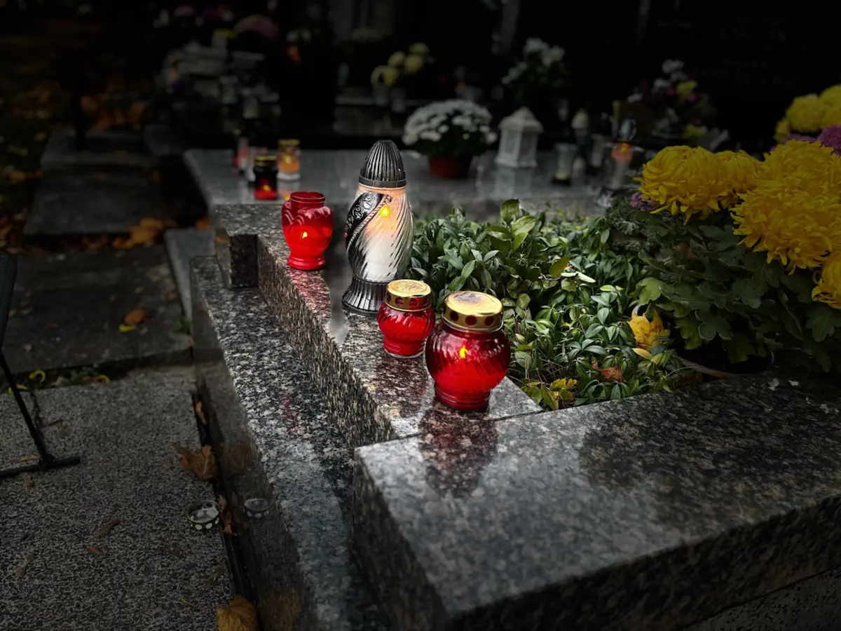 Po 20 latach może pojawić się problem z grobem bliskiej osoby. Przed 1 listopada sprawdź jedną rzecz