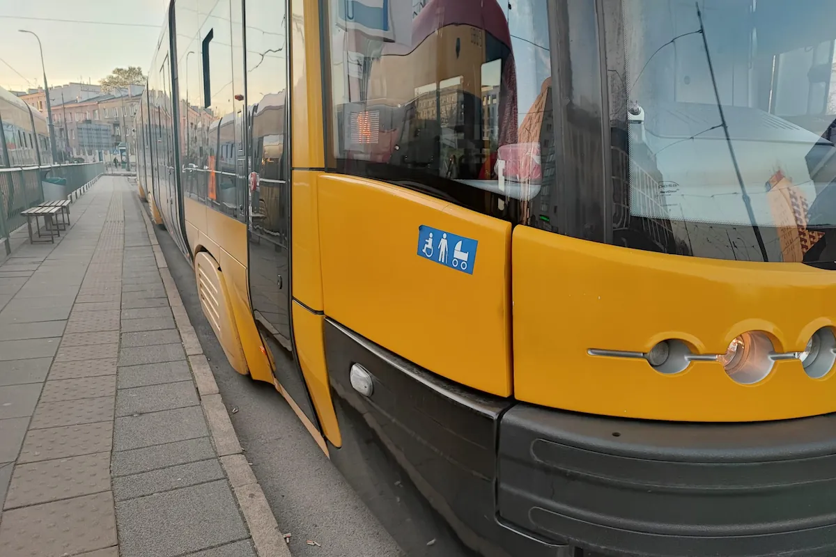 Dramat w warszawskim tramwaju. Reanimacja na Ochocie zakończona tragicznie