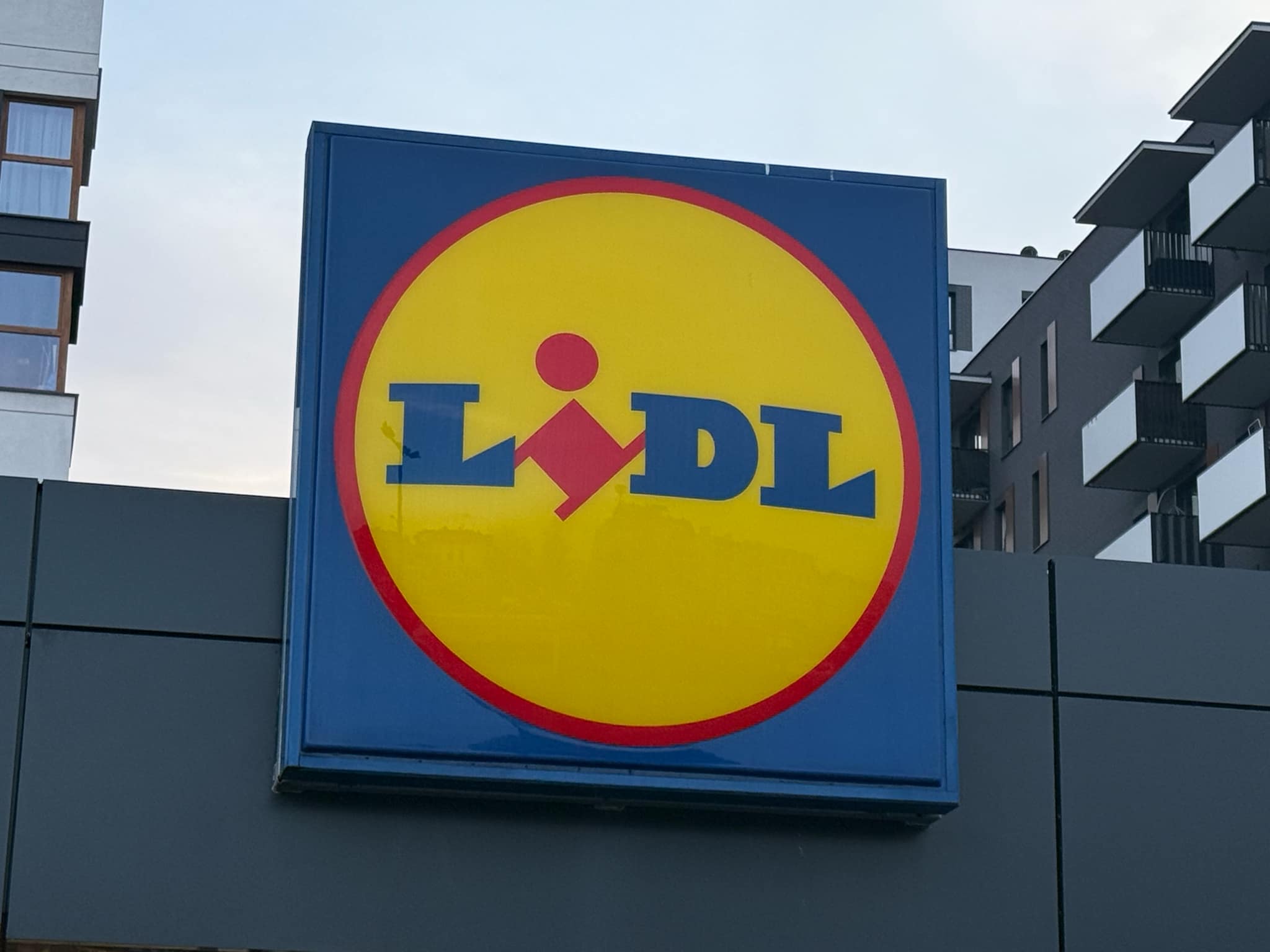 W poniedziałek klienci ruszą do Lidla. Sieć mocno zetnie ceny. Największa okazja tylko przez jeden dzień