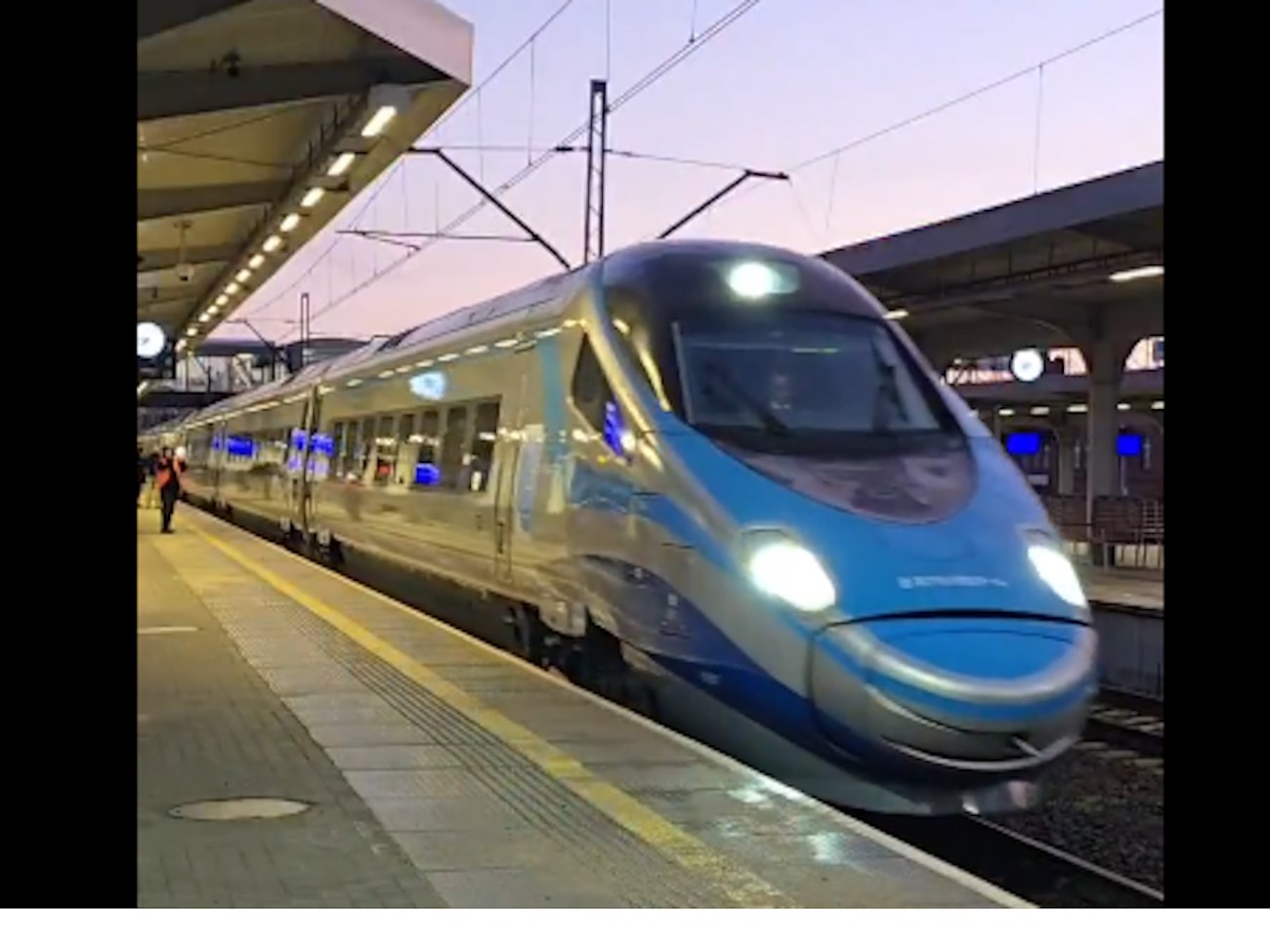 Pociąg PKP Intercity stojący na stacji. Fot. PKP Intercity