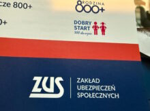 tabliczka w Zakłądzie Ubezpieczeń Społecznych