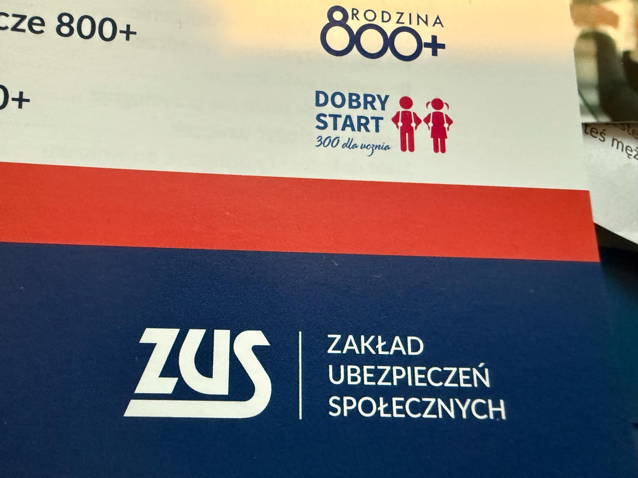 ZUS dotrzymał obietnicy! Nowy poradnik dla rodziców już dostępny, sprawdź swoje prawa.