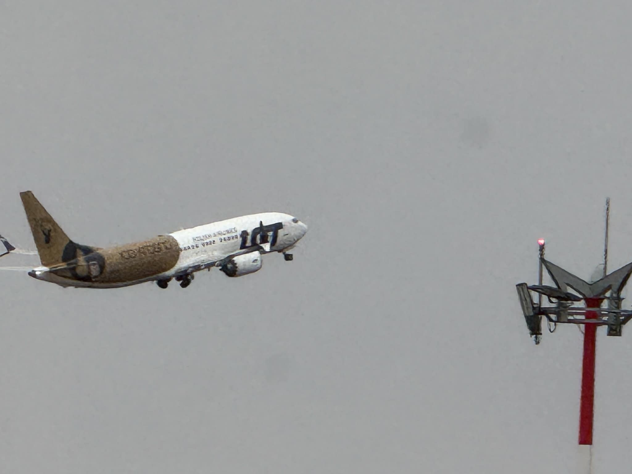 Alarm na Lotnisku Chopina. Zwarcie instalacji i pilna ewakuacja