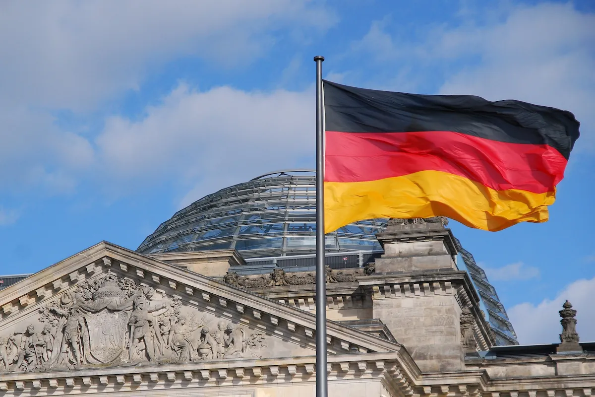 Niemiecki polityk żąda od Polski 1,3 bln euro reparacji. Sprawdzamy możliwości takich roszczeń wobec Polski.