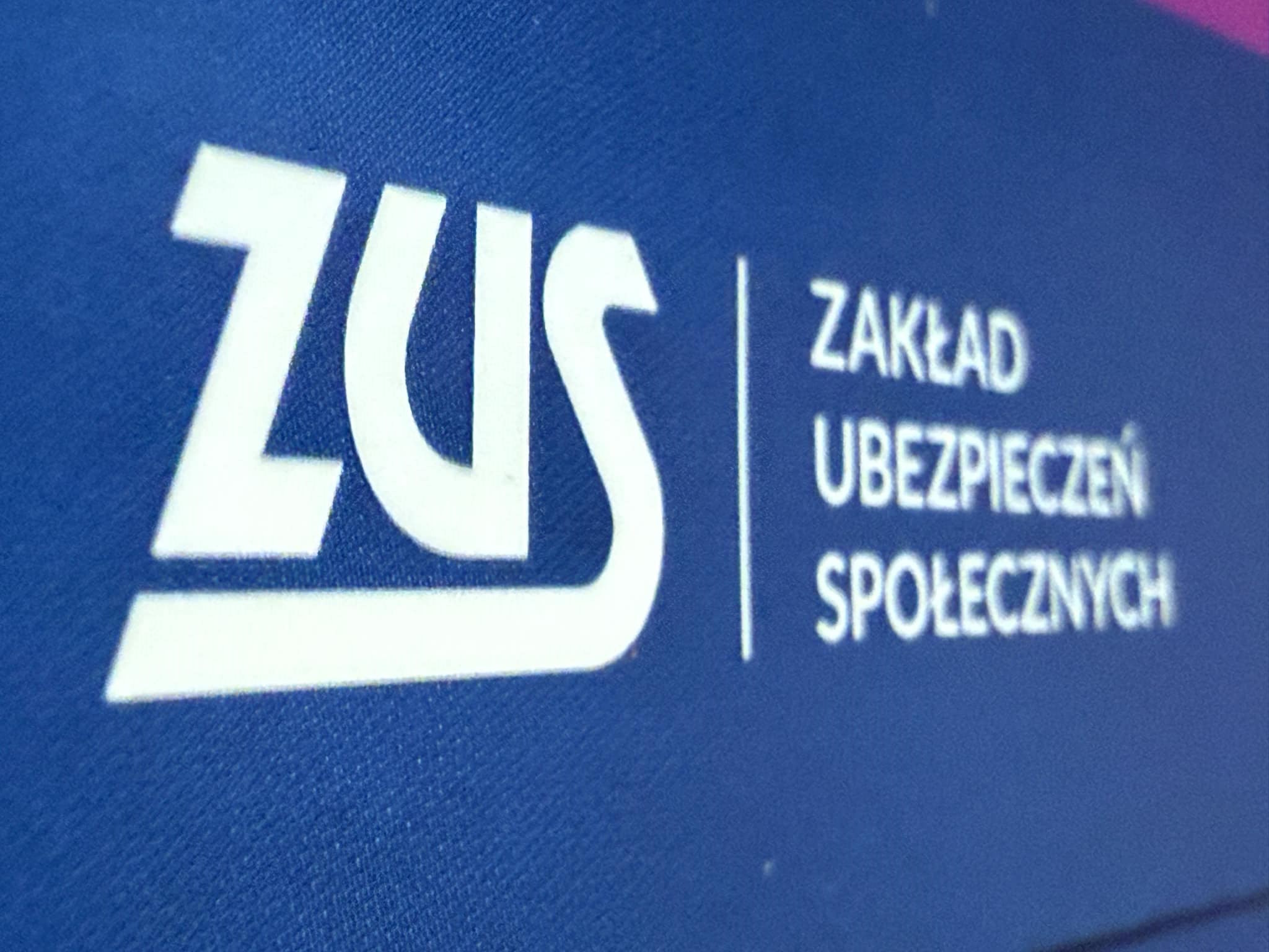 Ważny komunikat ZUS! Wnioski wysłane tą drogą stracą ważność prawną. Podano inne sposoby