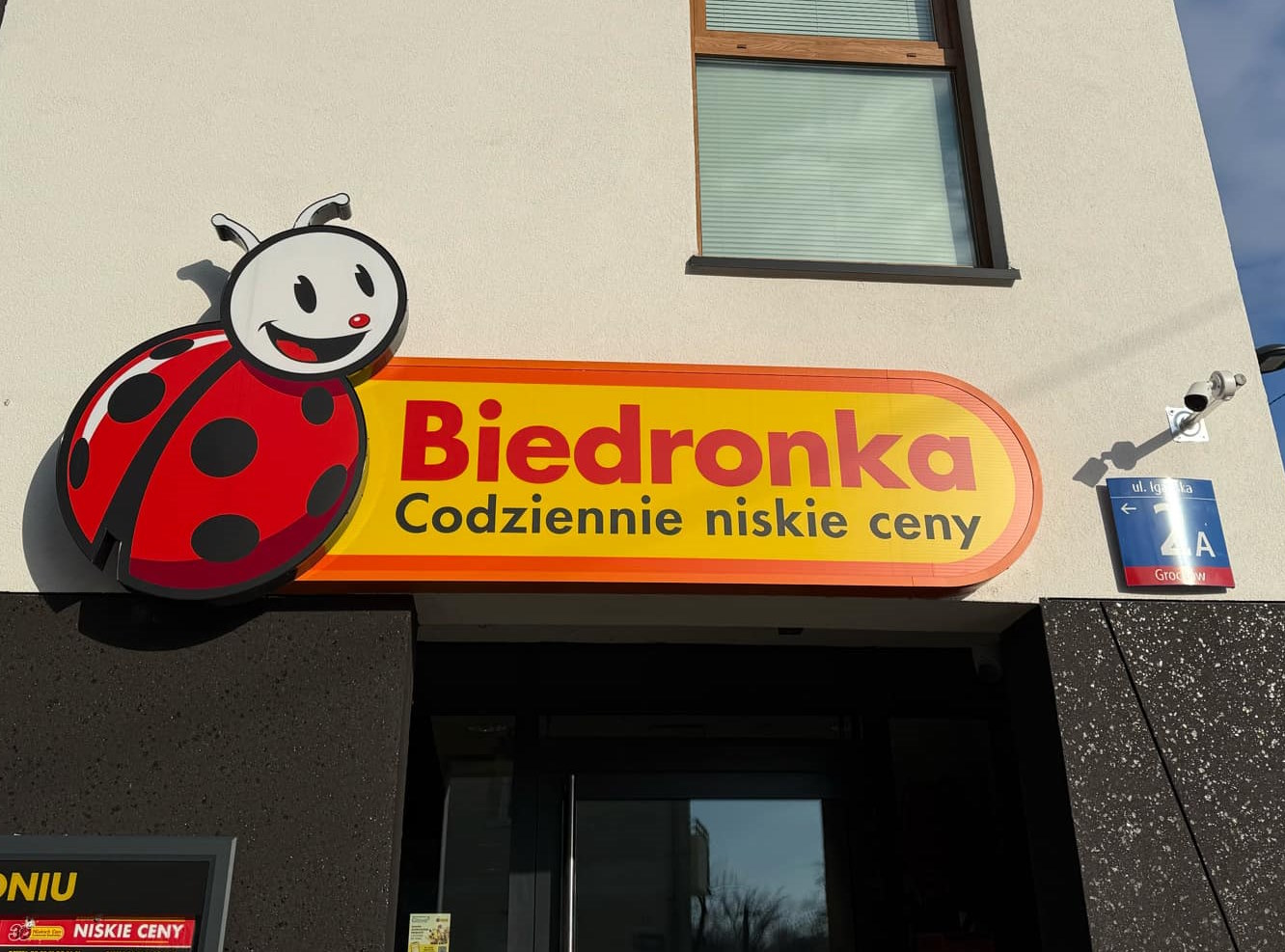 Gigantyczna wyprzedaż i gratisy w Biedronce. Nie czekaj. Okazja może gwałtownie zniknąć