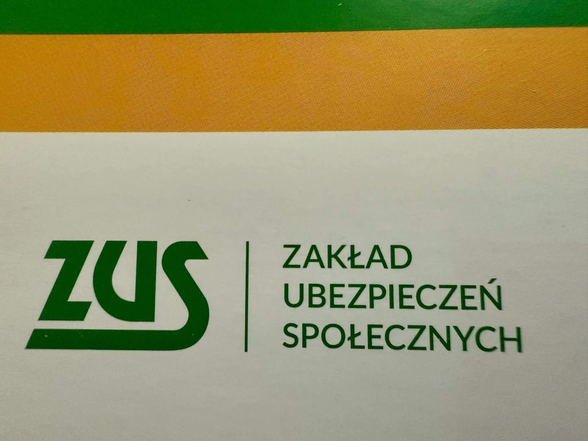 ZUS może wypłacić Ci drugą emeryturę, ale musisz złożyć te dokumenty. Podwójne świadczenie dla tysięcy emerytów