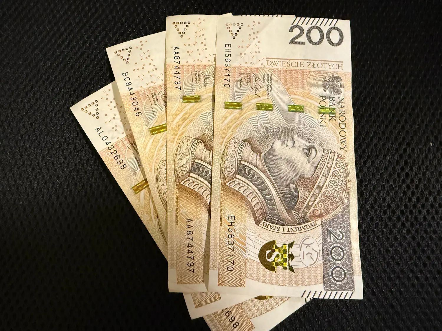 800 plus przestanie wpływać na konta tysięcy rodzin. Od lutego 2026 r. wchodzą drastyczne zmiany