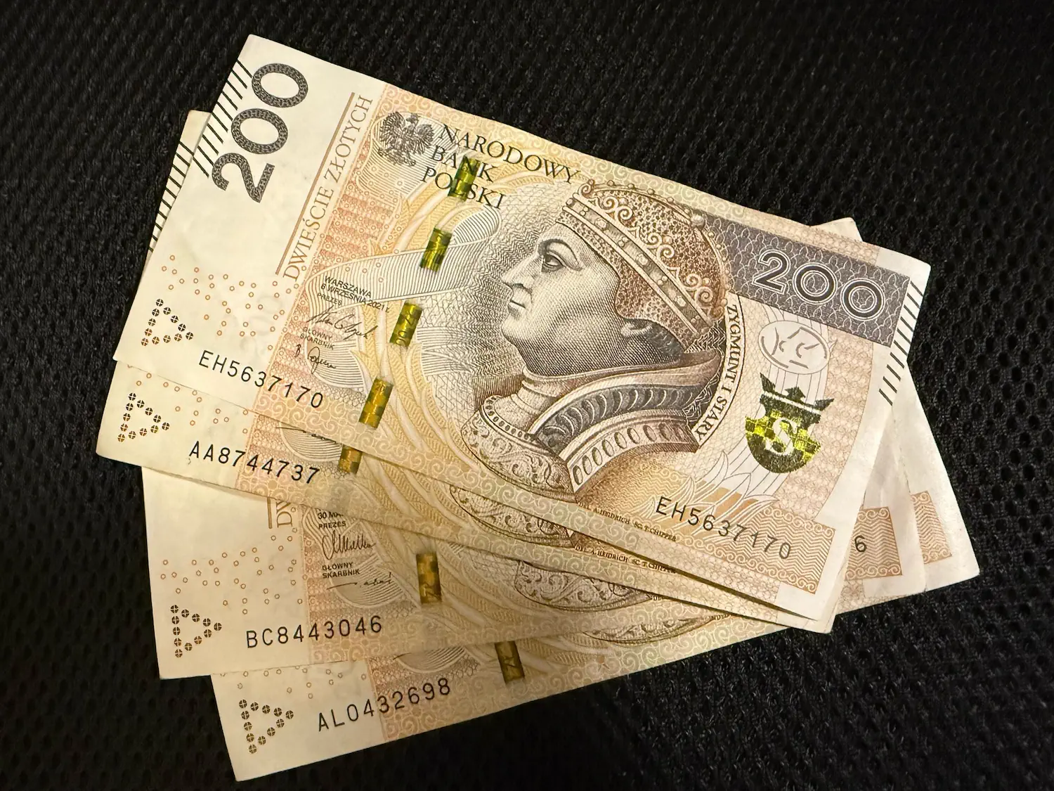 Tysiące ludzi dostaje pieniądze na święta. Sprawdź czy Tobie tez się należą